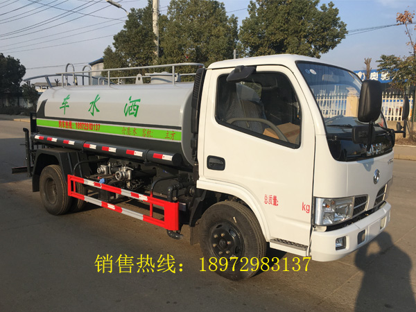 国六东风5吨洒水车