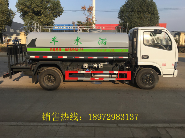 国六东风5吨洒水车