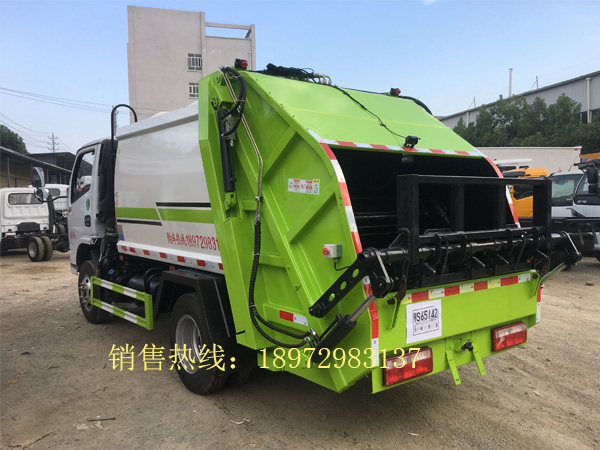 国六东风福瑞卡5方（挂桶式）压缩垃圾车