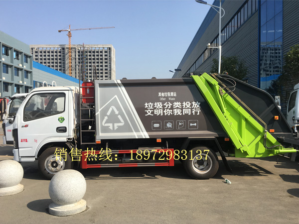 东风福瑞卡5方（带斗式）压缩垃圾车