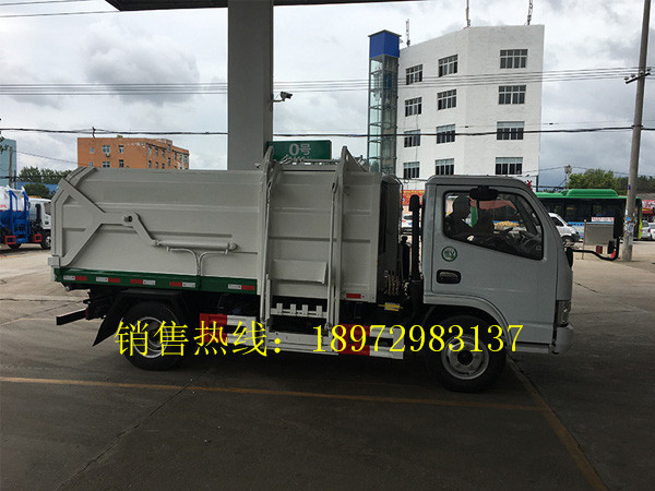 东风福瑞卡侧装挂桶压缩式垃圾车