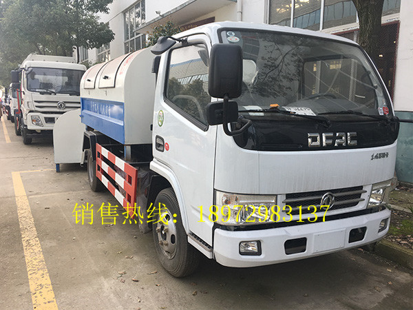 东风福瑞卡5方勾臂式垃圾车