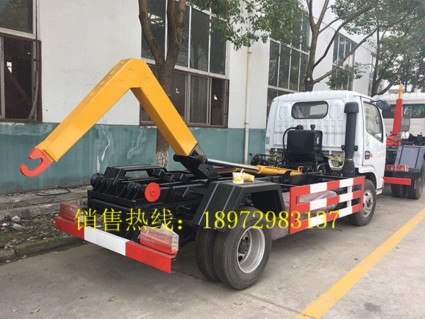 东风福瑞卡5方勾臂式垃圾车