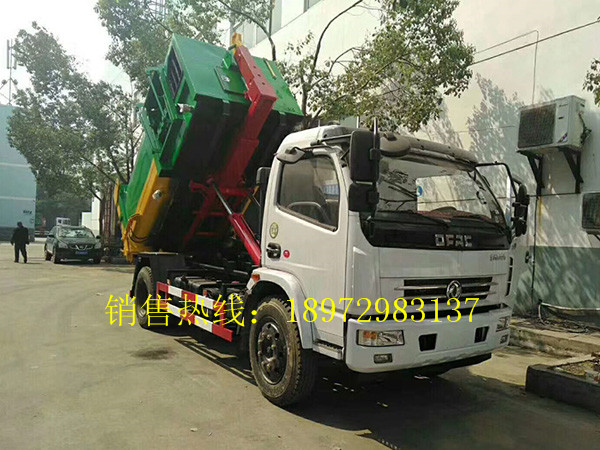 东风多利卡7方勾臂式垃圾车