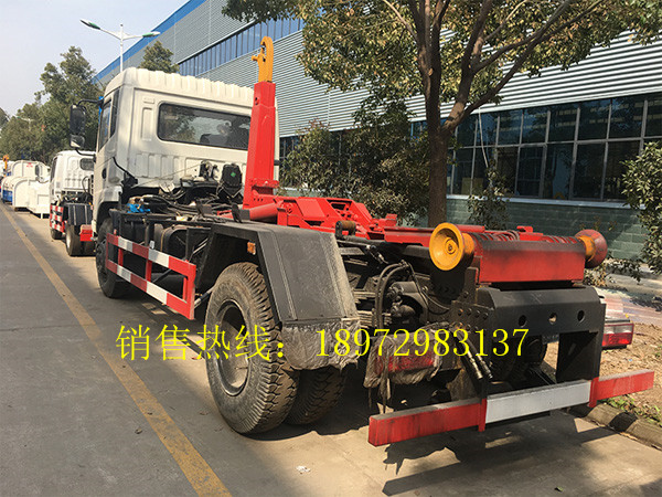 东风153新款勾臂式垃圾车