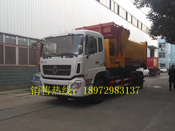 东风天龙后双桥勾臂式垃圾车