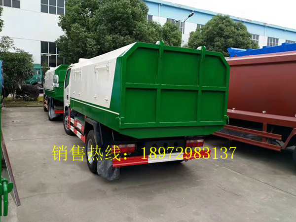 东风福瑞卡5方密封式垃圾车