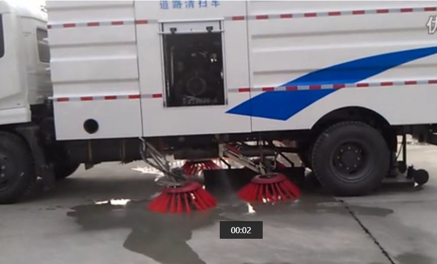 东风扫路车工作视频