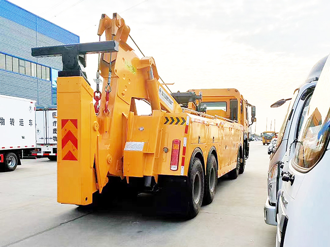 国六重汽豪沃前四后八拖吊联体清障车