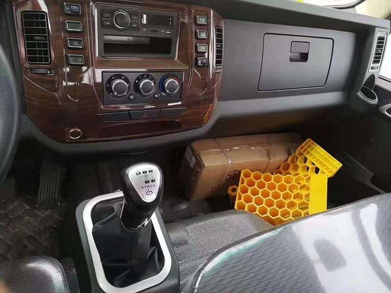 国六大运单桥平板运输车