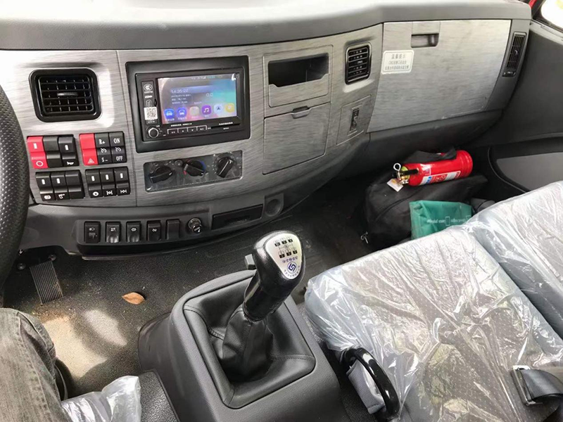 国六东风锦程小三轴平板运输车