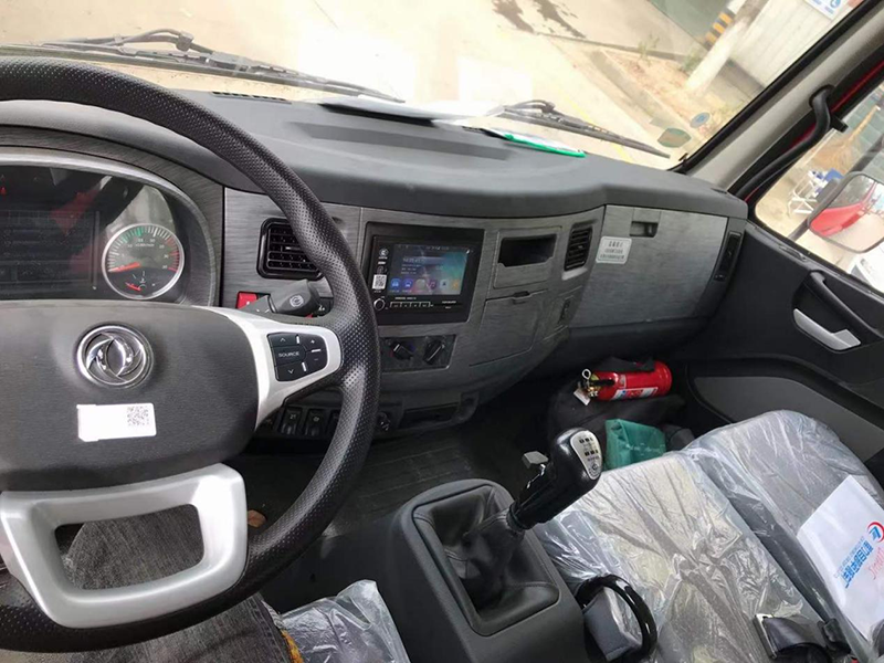国六东风锦程小三轴平板运输车